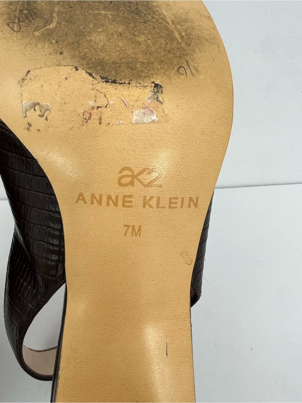 AK2 ANNE KLEIN VTG BROWN CROC EMBOSSED LEATHER SLING BACK, BLOCK HEEL SANDALS 7M